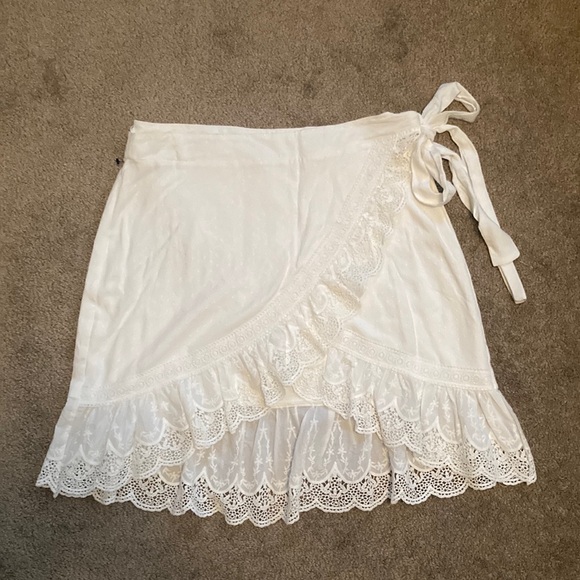 NWT Allie Rose white asymmetrical wrap skirt w/ embroidered/lace details, Large - Picture 13 of 13